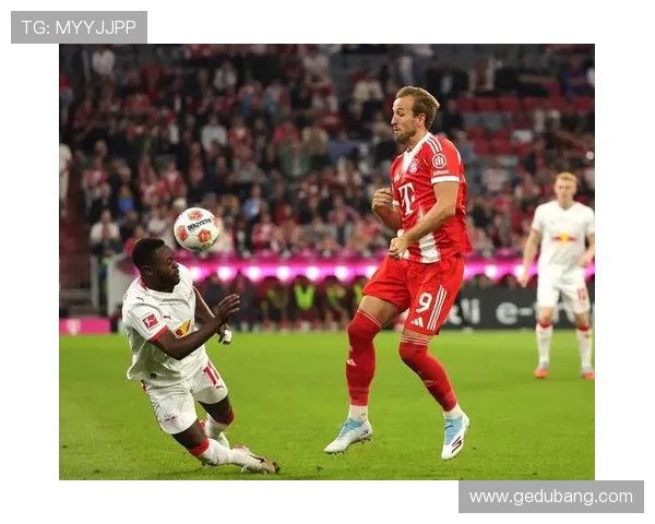 拜仁客战法兰克福海报发布奥利塞带球冲锋全力争胜