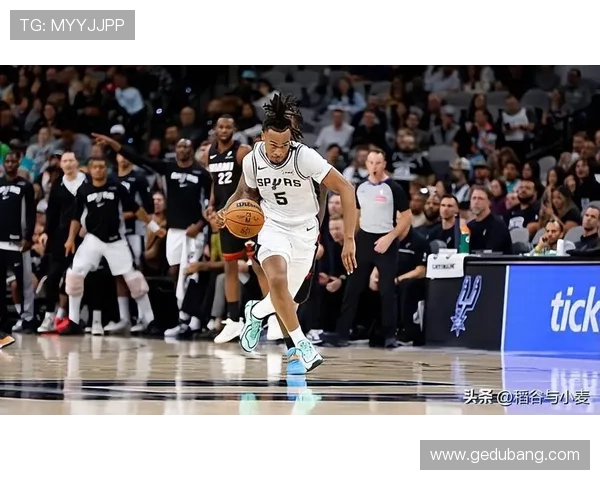 马刺新星哈珀首秀精彩表现半场高效9分2助正负值22引期待